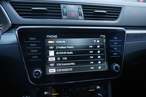 Škoda Superb Combi 1.4 TSI iV 218 PK Sportline Business PHEV, Keyless, Uitklapbare Trekhaak, Carplay, Memory, 4 Stoelverwarming