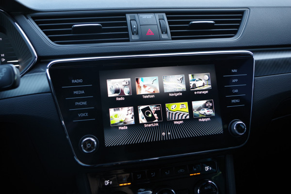 Škoda Superb Combi 1.4 TSI iV 218 PK Sportline Business PHEV, Keyless, Uitklapbare Trekhaak, Carplay, Memory, 4 Stoelverwarming