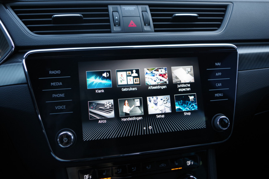 Škoda Superb Combi 1.4 TSI iV 218 PK Sportline Business PHEV, Keyless, Uitklapbare Trekhaak, Carplay, Memory, 4 Stoelverwarming