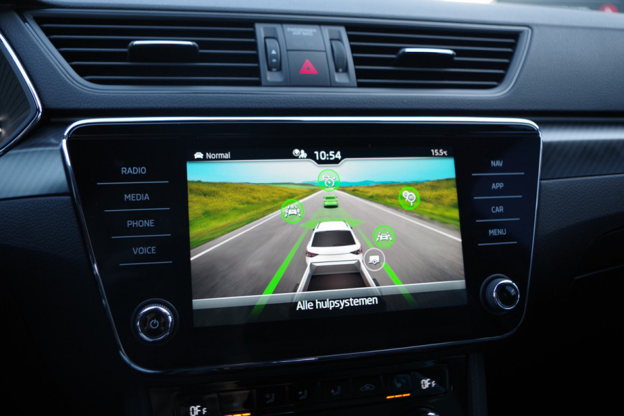 Škoda Superb Combi 1.4 TSI iV 218 PK Sportline Business PHEV, Keyless, Uitklapbare Trekhaak, Carplay, Memory, 4 Stoelverwarming