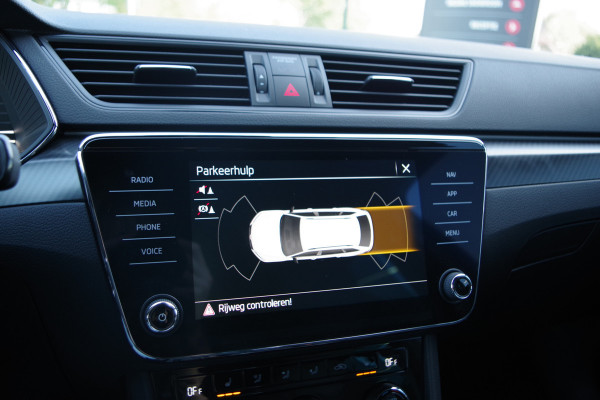 Škoda Superb Combi 1.4 TSI iV 218 PK Sportline Business PHEV, Keyless, Uitklapbare Trekhaak, Carplay, Memory, 4 Stoelverwarming