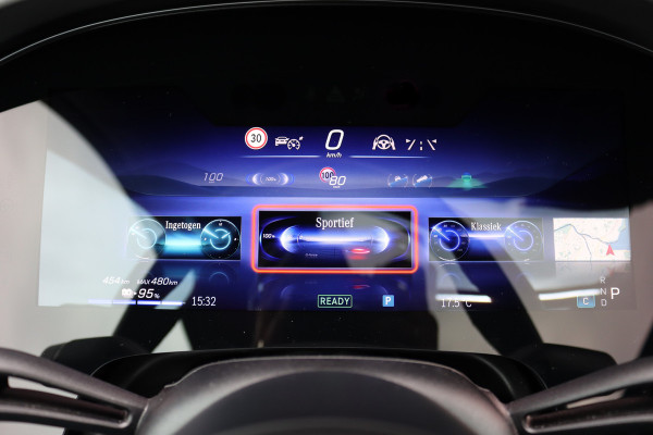 Mercedes-Benz EQE SUV 350 4MATIC AMG Line 91 kWh | ex BTW €65.600,- | Hyperscreen | Airmatic | Achterasbesturing | Distronic+ | Memory | Stoelventilatie | HUD | Burmester | Digital Light | Panoramadak | Surround Camera |