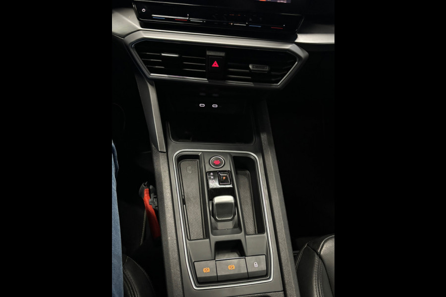 Seat Leon Sportstourer 1.5 eTSI FR Business Intense Navi | Clima | Camera | Trekhaak