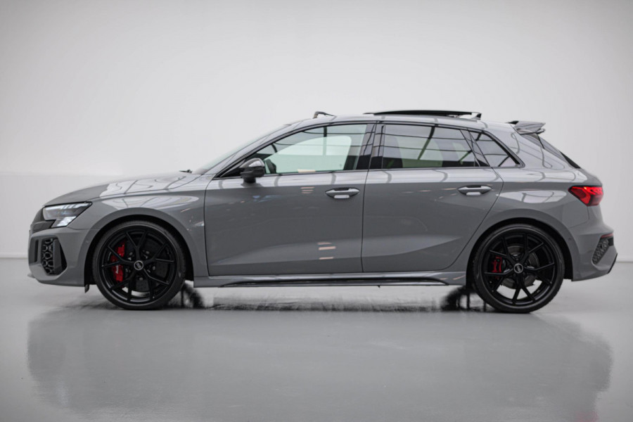 Audi RS3 Sportback 2.5 TFSI Quattro |Pano|Massage|Ceramic|Carbon|Memory|VOLL| Audi RS3 Sportback 2.5 TFSI Quattro |Pano|Massage|Ceramic|Carbon|Memory|VOLL|