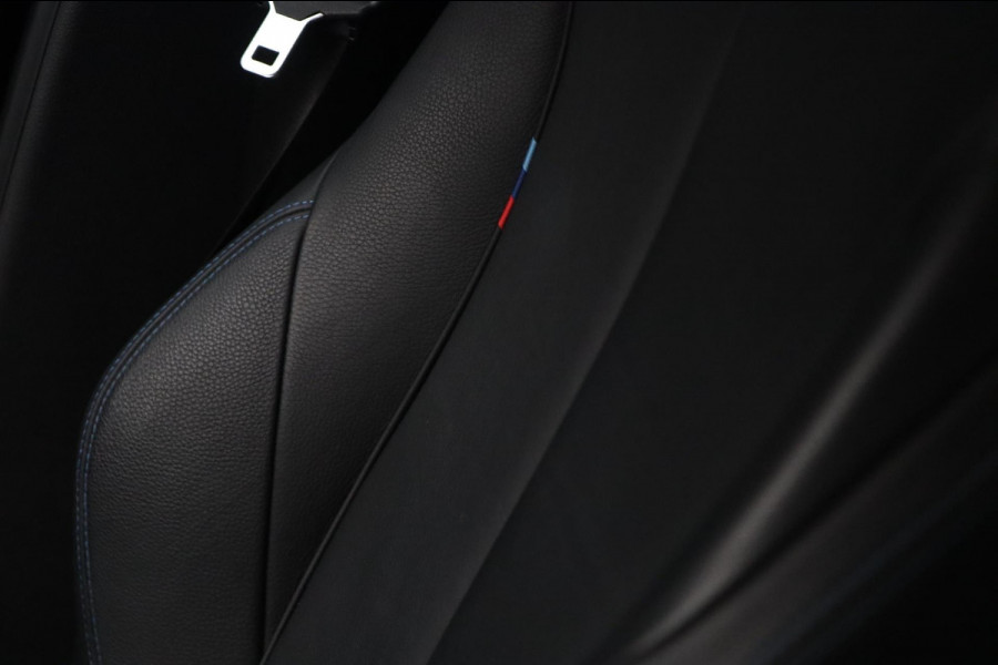 BMW 1-serie 116i Edition M Sport Shadow / LEDER / NAVI / PDC / KEURIGE AUTO BMW 1-serie 116i Edition M Sport Shadow / LEDER / NAVI / PDC / KEURIGE AUTO