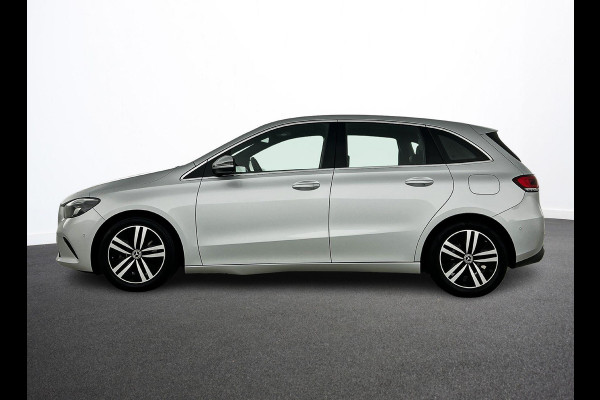 Mercedes-Benz B-Klasse 180 Business Solution Luxury Auto. Trekhaak Navigatie Camera Parkeersensoren Cruise Control Elektrische achterklep Stoelverwarming Virtual Cockpit Leder Climate Control