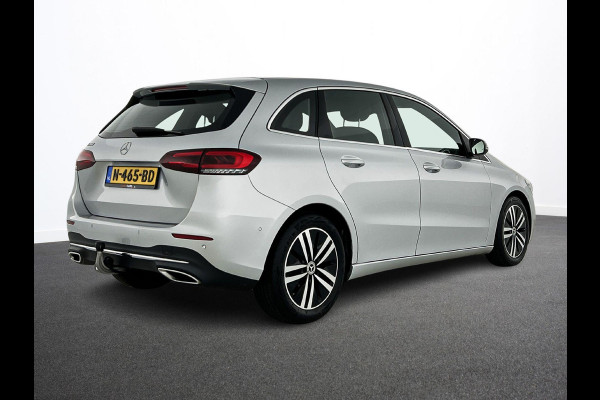 Mercedes-Benz B-Klasse 180 Business Solution Luxury Auto. Trekhaak Navigatie Camera Parkeersensoren Cruise Control Elektrische achterklep Stoelverwarming Virtual Cockpit Leder Climate Control