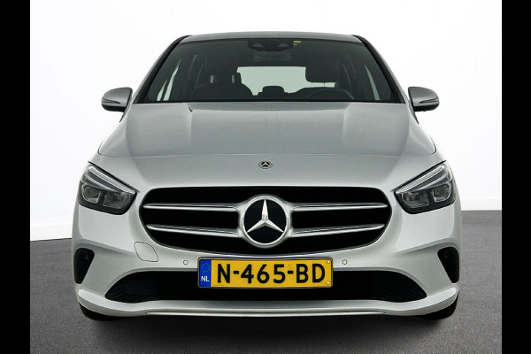 Mercedes-Benz B-Klasse 180 Business Solution Luxury Auto. Trekhaak Navigatie Camera Parkeersensoren Cruise Control Elektrische achterklep Stoelverwarming Virtual Cockpit Leder Climate Control