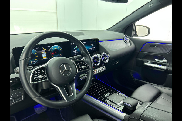 Mercedes-Benz B-Klasse 180 Business Solution Luxury Auto. Trekhaak Navigatie Camera Parkeersensoren Cruise Control Elektrische achterklep Stoelverwarming Virtual Cockpit Leder Climate Control