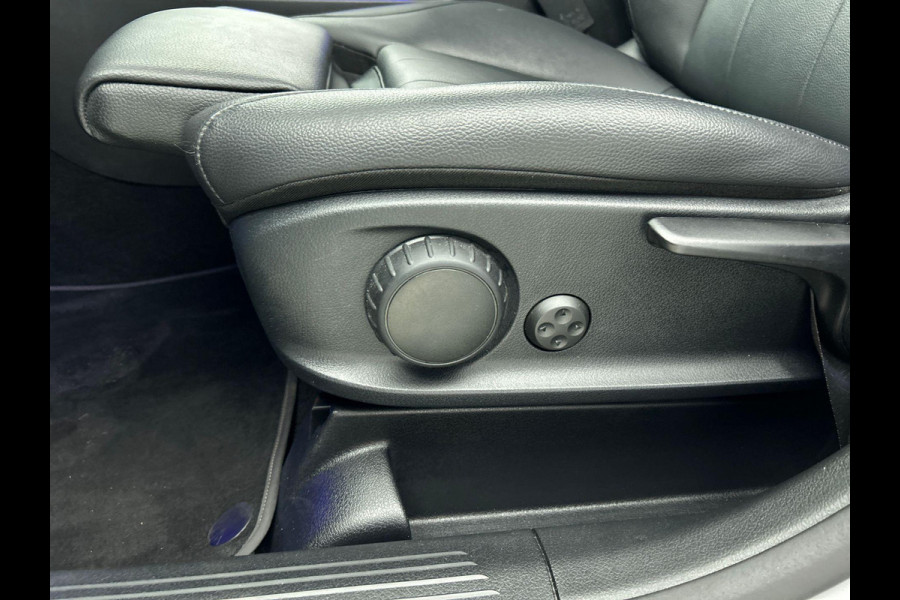 Mercedes-Benz B-Klasse 180 Business Solution Luxury Auto. Trekhaak Navigatie Camera Parkeersensoren Cruise Control Elektrische achterklep Stoelverwarming Virtual Cockpit Leder Climate Control