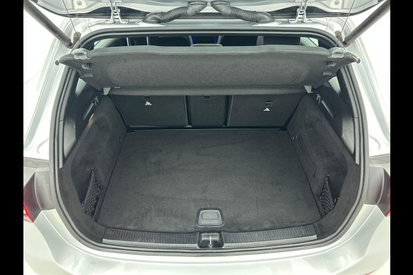 Mercedes-Benz B-Klasse 180 Business Solution Luxury Auto. Trekhaak Navigatie Camera Parkeersensoren Cruise Control Elektrische achterklep Stoelverwarming Virtual Cockpit Leder Climate Control