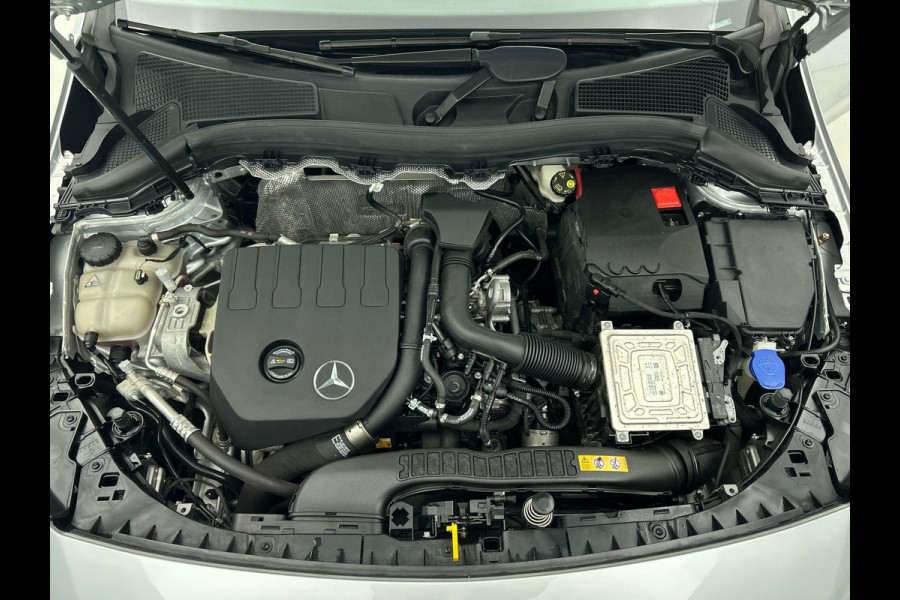 Mercedes-Benz B-Klasse 180 Business Solution Luxury Auto. Trekhaak Navigatie Camera Parkeersensoren Cruise Control Elektrische achterklep Stoelverwarming Virtual Cockpit Leder Climate Control