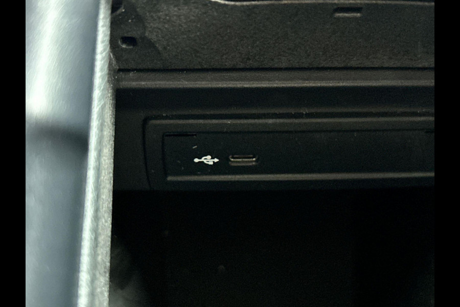 Mercedes-Benz B-Klasse 180 Business Solution Luxury Auto. Trekhaak Navigatie Camera Parkeersensoren Cruise Control Elektrische achterklep Stoelverwarming Virtual Cockpit Leder Climate Control