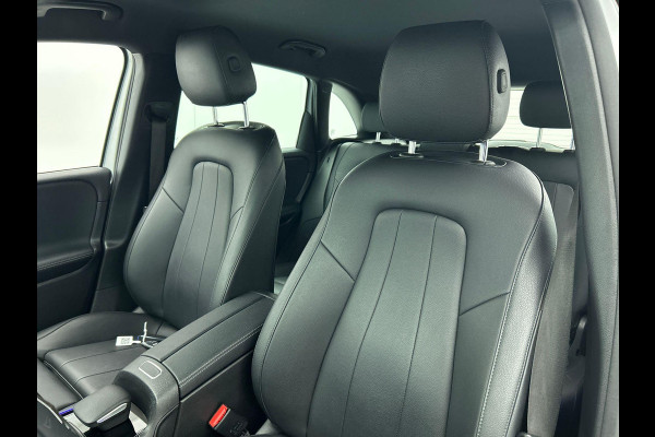 Mercedes-Benz B-Klasse 180 Business Solution Luxury Auto. Trekhaak Navigatie Camera Parkeersensoren Cruise Control Elektrische achterklep Stoelverwarming Virtual Cockpit Leder Climate Control