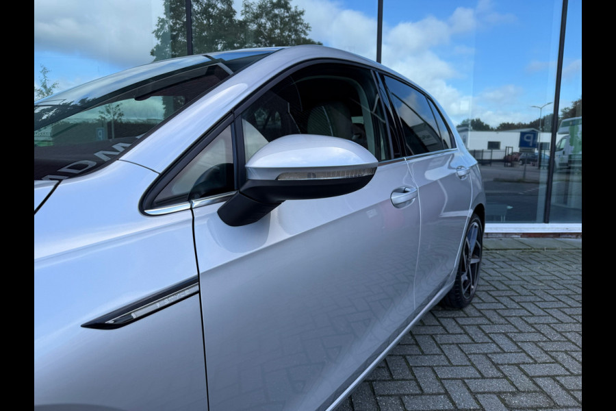 Volkswagen Golf 1.5 eTSI Style - Automaat - Virt.Cockpit - Winterpakket - Navi - Parkeerhulp Volkswagen Golf 1.5 eTSI Style - Automaat - Virt.Cockpit - Winterpakket - Navi - Parkeerhulp