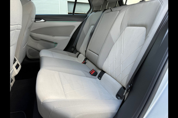 Volkswagen Golf 1.5 eTSI Style - Automaat - Virt.Cockpit - Winterpakket - Navi - Parkeerhulp Volkswagen Golf 1.5 eTSI Style - Automaat - Virt.Cockpit - Winterpakket - Navi - Parkeerhulp
