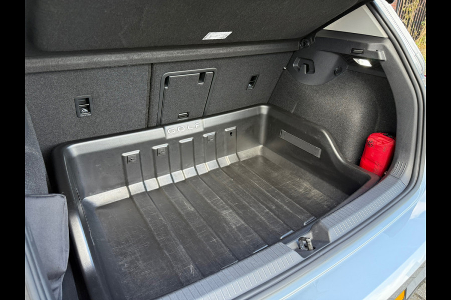 Volkswagen Golf 1.5 eTSI Style - Automaat - Virt.Cockpit - Winterpakket - Navi - Parkeerhulp Volkswagen Golf 1.5 eTSI Style - Automaat - Virt.Cockpit - Winterpakket - Navi - Parkeerhulp