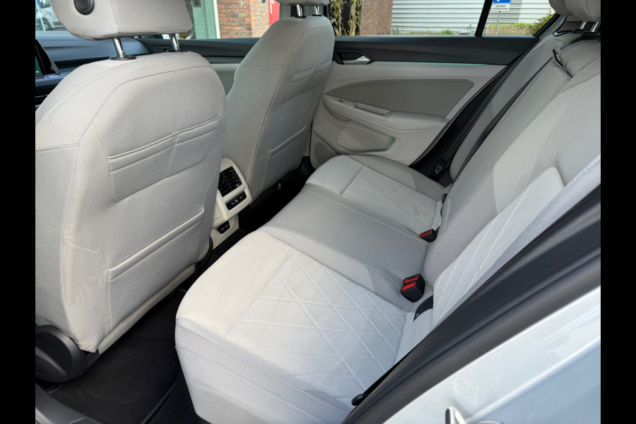 Volkswagen Golf 1.5 eTSI Style - Automaat - Virt.Cockpit - Winterpakket - Navi - Parkeerhulp Volkswagen Golf 1.5 eTSI Style - Automaat - Virt.Cockpit - Winterpakket - Navi - Parkeerhulp