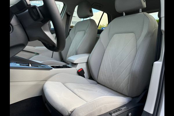 Volkswagen Golf 1.5 eTSI Style - Automaat - Virt.Cockpit - Winterpakket - Navi - Parkeerhulp Volkswagen Golf 1.5 eTSI Style - Automaat - Virt.Cockpit - Winterpakket - Navi - Parkeerhulp
