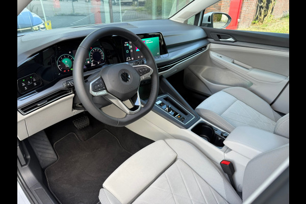 Volkswagen Golf 1.5 eTSI Style - Automaat - Virt.Cockpit - Winterpakket - Navi - Parkeerhulp Volkswagen Golf 1.5 eTSI Style - Automaat - Virt.Cockpit - Winterpakket - Navi - Parkeerhulp