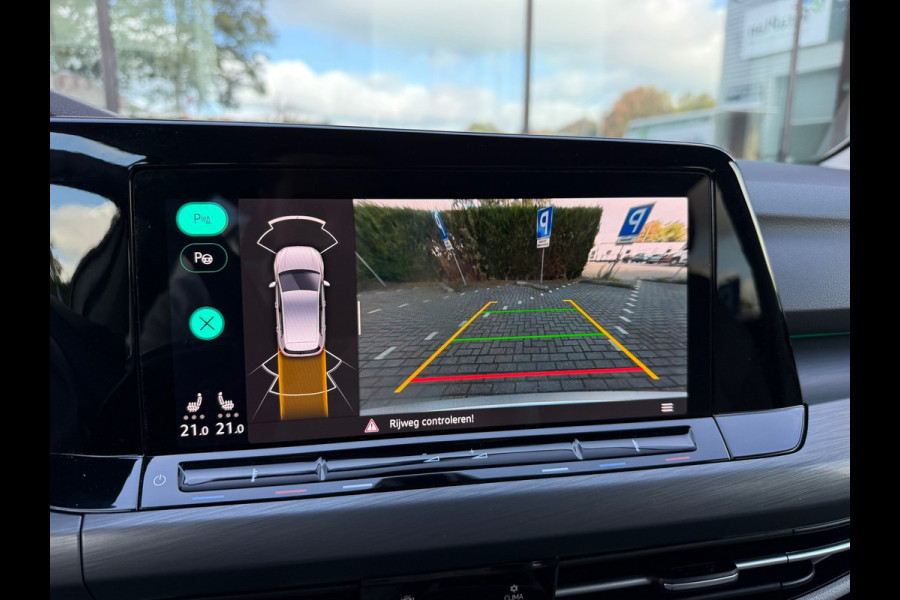 Volkswagen Golf 1.5 eTSI Style - Automaat - Virt.Cockpit - Winterpakket - Navi - Parkeerhulp Volkswagen Golf 1.5 eTSI Style - Automaat - Virt.Cockpit - Winterpakket - Navi - Parkeerhulp
