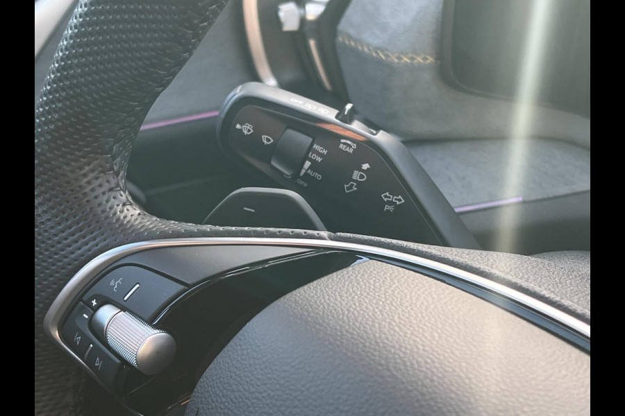 Škoda Kodiaq 1.5 TSI PHEV Tour Edition Zuid | 204pk | Stoelverwarming | 1.800kg Trekgewicht | Panoramadak | Škoda Kodiaq 1.5 TSI PHEV Tour Edition Zuid | 204pk | Stoelverwarming | 1.800kg Trekgewicht | Panoramadak |