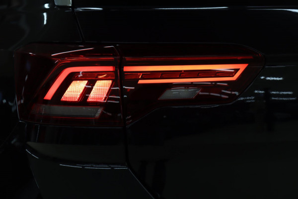 Volkswagen T-Roc 1.5 TSI R-Line Business 3X R-LINE/IQ/PANO/CARPLAY/CAM/KEYLES/VOL