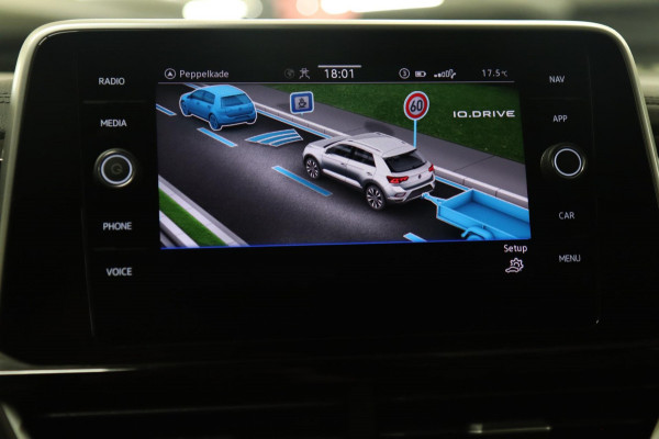 Volkswagen T-Roc 1.5 TSI R-Line Business 3X R-LINE/IQ/PANO/CARPLAY/CAM/KEYLES/VOL