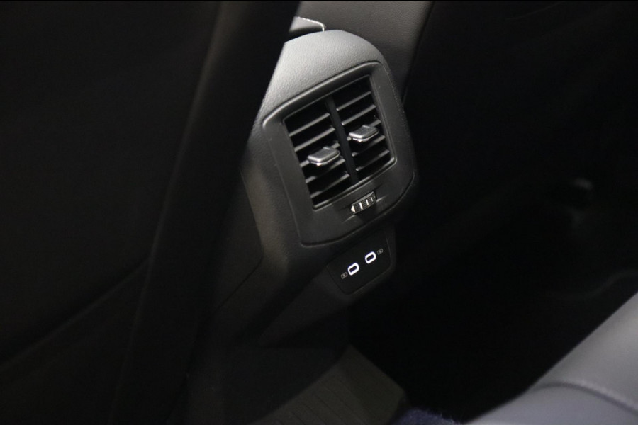 Volkswagen T-Roc 1.5 TSI R-Line Business 3X R-LINE/IQ/PANO/CARPLAY/CAM/KEYLES/VOL