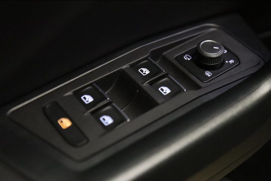 Volkswagen T-Roc 1.5 TSI R-Line Business 3X R-LINE/IQ/PANO/CARPLAY/CAM/KEYLES/VOL