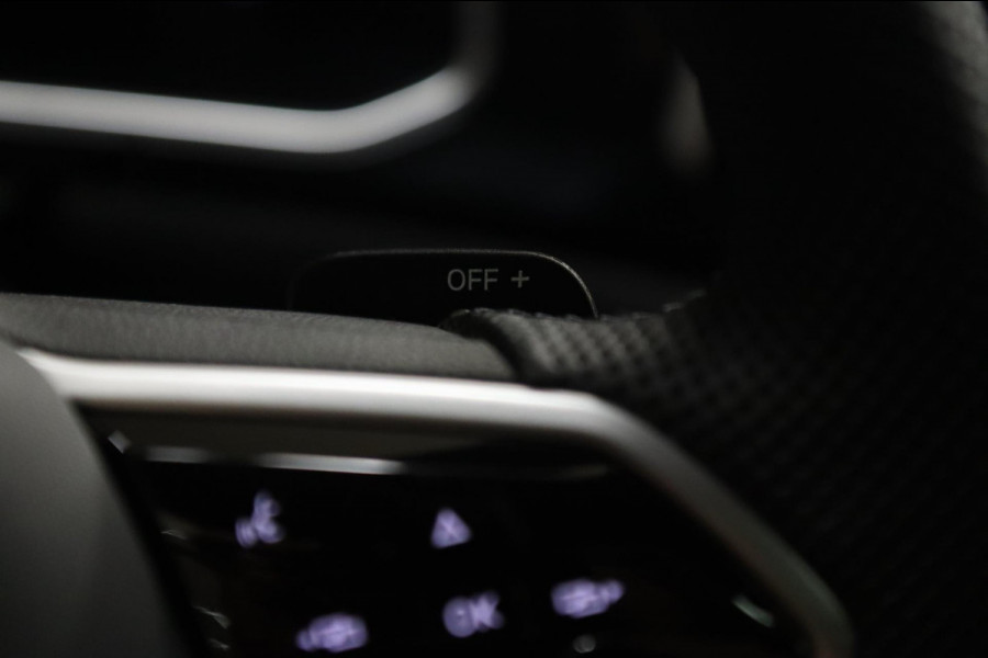 Volkswagen T-Roc 1.5 TSI R-Line Business 3X R-LINE/IQ/PANO/CARPLAY/CAM/KEYLES/VOL