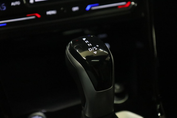 Volkswagen T-Roc 1.5 TSI R-Line Business 3X R-LINE/IQ/PANO/CARPLAY/CAM/KEYLES/VOL