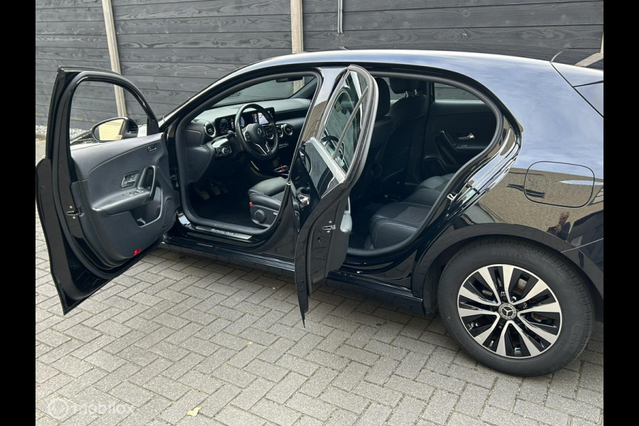 Mercedes-Benz A-Klasse 180 Business Solution FM nav / Camera / Half leder / LED