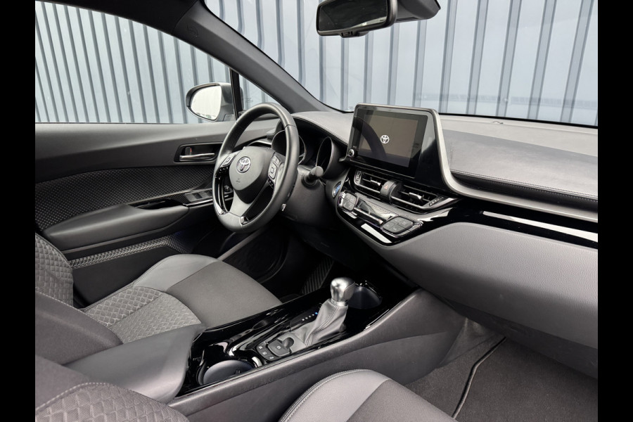 Toyota C-HR 1.8 Hybrid Bi tone | Draadloos Apple Carplay/Android auto | BSM | PDC V+A | 10 jr GARANTIE | Rijklaar!!!