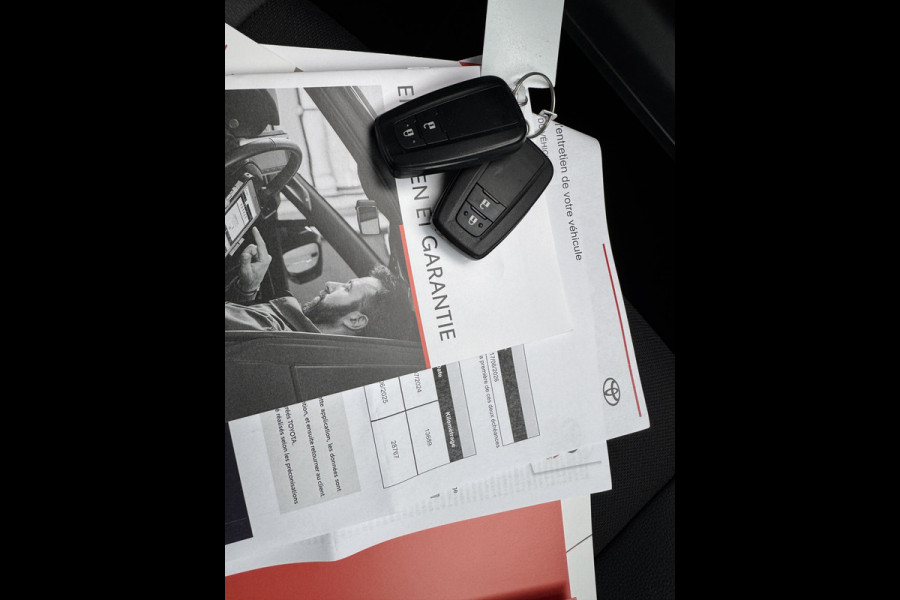 Toyota C-HR 1.8 Hybrid Bi tone | Draadloos Apple Carplay/Android auto | BSM | PDC V+A | 10 jr GARANTIE | Rijklaar!!!