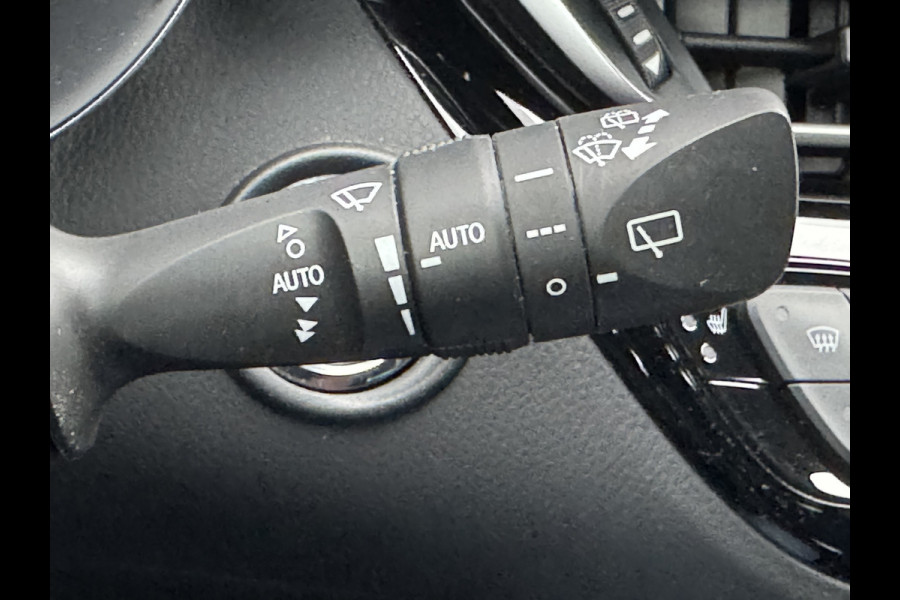 Toyota C-HR 1.8 Hybrid Bi tone | Draadloos Apple Carplay/Android auto | BSM | PDC V+A | 10 jr GARANTIE | Rijklaar!!!