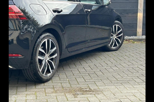 Volkswagen Golf 1.4 TSI Comfortline Bus. FM nav / Dig. dash / 17" / Camera Volkswagen Golf 1.4 TSI Comfortline Bus. FM nav / Dig. dash / 17" / Camera