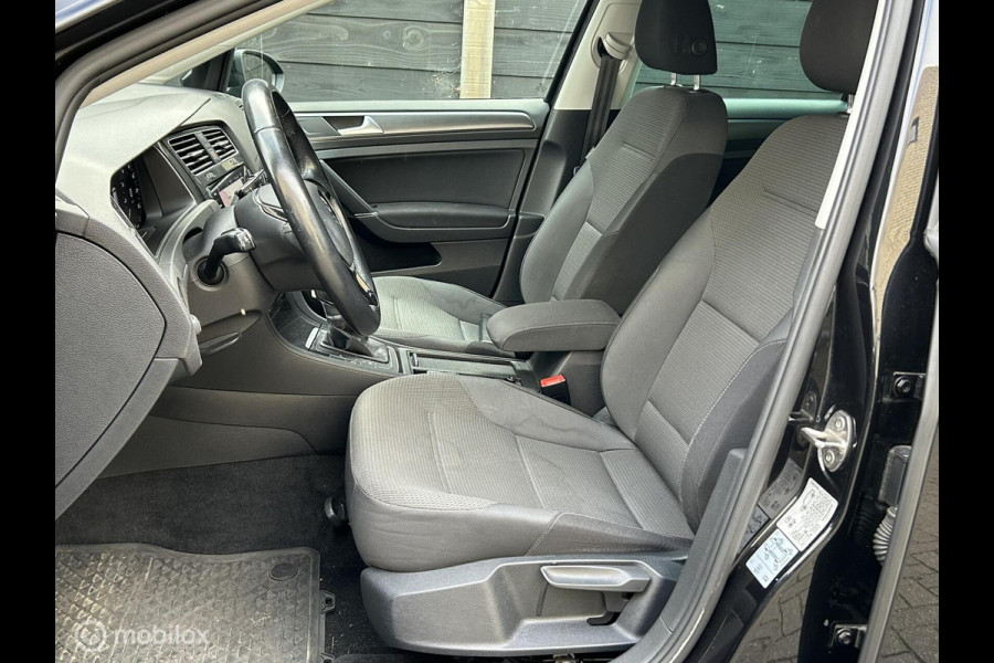 Volkswagen Golf 1.4 TSI Comfortline Bus. FM nav / Dig. dash / 17" / Camera Volkswagen Golf 1.4 TSI Comfortline Bus. FM nav / Dig. dash / 17" / Camera