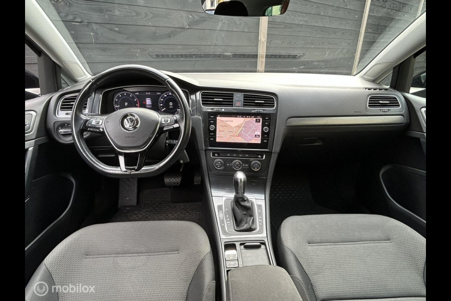 Volkswagen Golf 1.4 TSI Comfortline Bus. FM nav / Dig. dash / 17" / Camera Volkswagen Golf 1.4 TSI Comfortline Bus. FM nav / Dig. dash / 17" / Camera