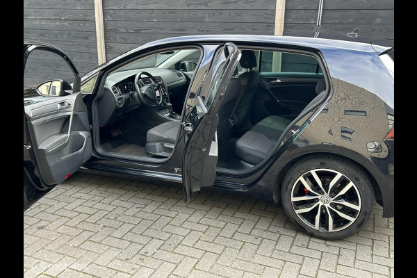 Volkswagen Golf 1.4 TSI Comfortline Bus. FM nav / Dig. dash / 17" / Camera Volkswagen Golf 1.4 TSI Comfortline Bus. FM nav / Dig. dash / 17" / Camera