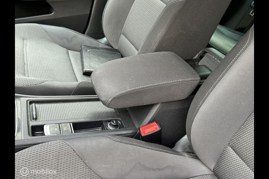 Volkswagen Golf 1.4 TSI Comfortline Bus. FM nav / Dig. dash / 17" / Camera Volkswagen Golf 1.4 TSI Comfortline Bus. FM nav / Dig. dash / 17" / Camera