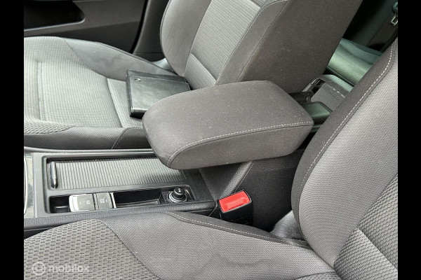 Volkswagen Golf 1.4 TSI Comfortline Bus. FM nav / Dig. dash / 17" / Camera Volkswagen Golf 1.4 TSI Comfortline Bus. FM nav / Dig. dash / 17" / Camera