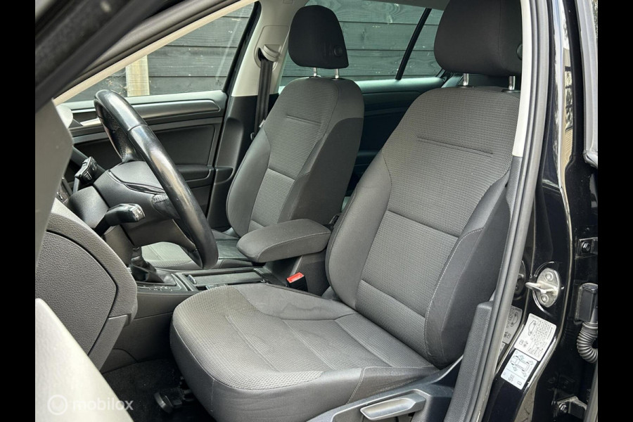 Volkswagen Golf 1.4 TSI Comfortline Bus. FM nav / Dig. dash / 17" / Camera Volkswagen Golf 1.4 TSI Comfortline Bus. FM nav / Dig. dash / 17" / Camera