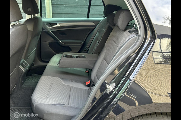 Volkswagen Golf 1.4 TSI Comfortline Bus. FM nav / Dig. dash / 17" / Camera Volkswagen Golf 1.4 TSI Comfortline Bus. FM nav / Dig. dash / 17" / Camera