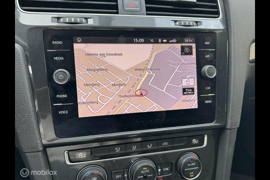 Volkswagen Golf 1.4 TSI Comfortline Bus. FM nav / Dig. dash / 17" / Camera Volkswagen Golf 1.4 TSI Comfortline Bus. FM nav / Dig. dash / 17" / Camera