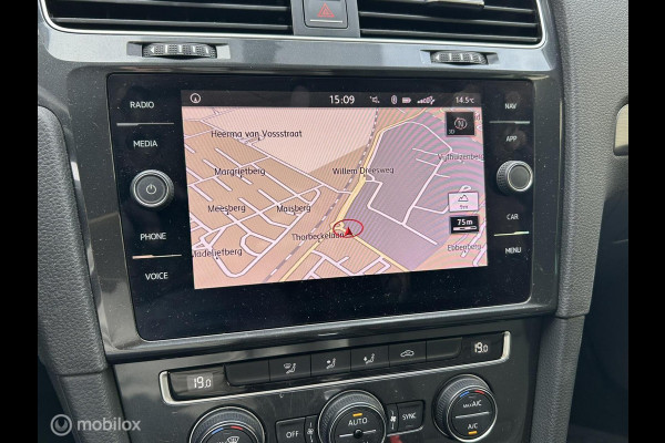 Volkswagen Golf 1.4 TSI Comfortline Bus. FM nav / Dig. dash / 17" / Camera Volkswagen Golf 1.4 TSI Comfortline Bus. FM nav / Dig. dash / 17" / Camera