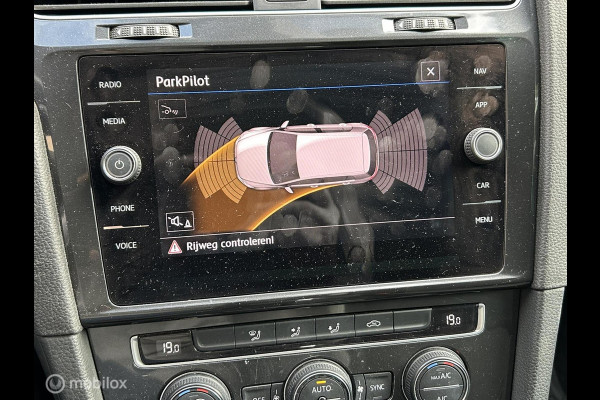 Volkswagen Golf 1.4 TSI Comfortline Bus. FM nav / Dig. dash / 17" / Camera Volkswagen Golf 1.4 TSI Comfortline Bus. FM nav / Dig. dash / 17" / Camera