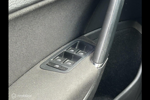 Volkswagen Golf 1.4 TSI Comfortline Bus. FM nav / Dig. dash / 17" / Camera Volkswagen Golf 1.4 TSI Comfortline Bus. FM nav / Dig. dash / 17" / Camera