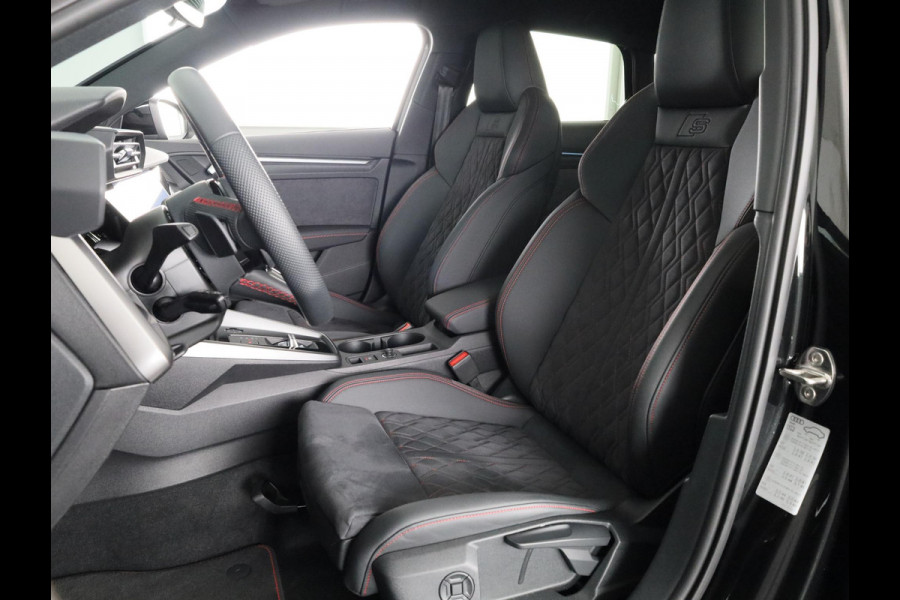 Audi A3 Sportback 40 TFSI e S edition 204 pk S-tronic | Nieuw Mode!!| Verlengde garantie | Navigatie | Trekhaak (afneembaar) | Parkeersensoren (Park assist) | Adaptieve cruise control | Stoelverwarming | S-line | Audi A3 Sportback 40 TFSI e S edition 204 pk S-tronic | Nieuw Mode!!| Verlengde garantie | Navigatie | Trekhaak (afneembaar) | Parkeersensoren (Park assist) | Adaptieve cruise control | Stoelverwarming | S-line |