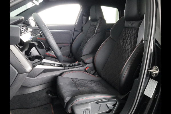 Audi A3 Sportback 40 TFSI e S edition 204 pk S-tronic | Nieuw Mode!!| Verlengde garantie | Navigatie | Trekhaak (afneembaar) | Parkeersensoren (Park assist) | Adaptieve cruise control | Stoelverwarming | S-line | Audi A3 Sportback 40 TFSI e S edition 204 pk S-tronic | Nieuw Mode!!| Verlengde garantie | Navigatie | Trekhaak (afneembaar) | Parkeersensoren (Park assist) | Adaptieve cruise control | Stoelverwarming | S-line |